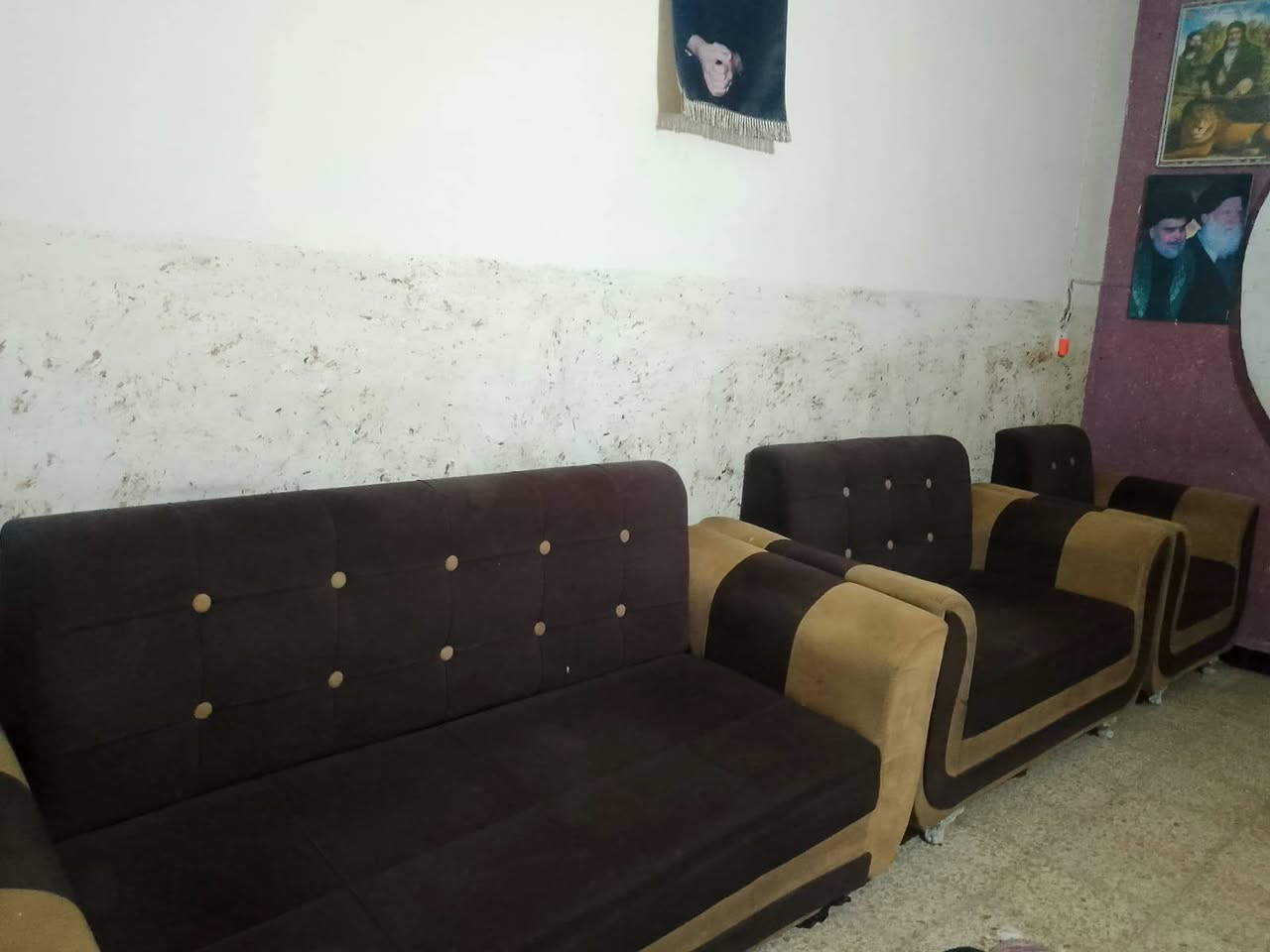 تخم قنفات للبيع مستعمل نضيف 3 قنفات و4 كوشات بس القنفة الجبيرة رجلها بيها ضرر معيوبة والباقيات نضيفات مابيهن شيء السعر 75 الف مكاني بغداد مدينة الصدر للاستفسار ***********
