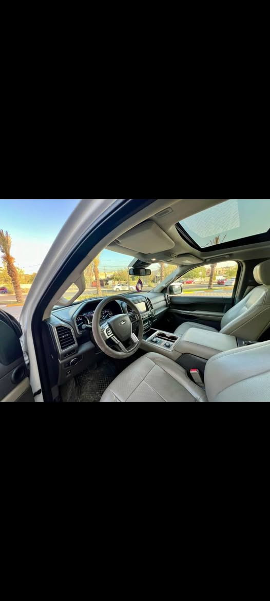 سلام عليكم فورد اكسبديشن 2020 خليجيه مكفوله ماعدا الجاملغ الايمن بي صبغ ربع الجاملغ والجاملغ الايسر بي تكحيلات بسيطه والباقي مكفول السيارا جديده ماشيه 87الف السعر 285 مع المجال الرقم ***********
