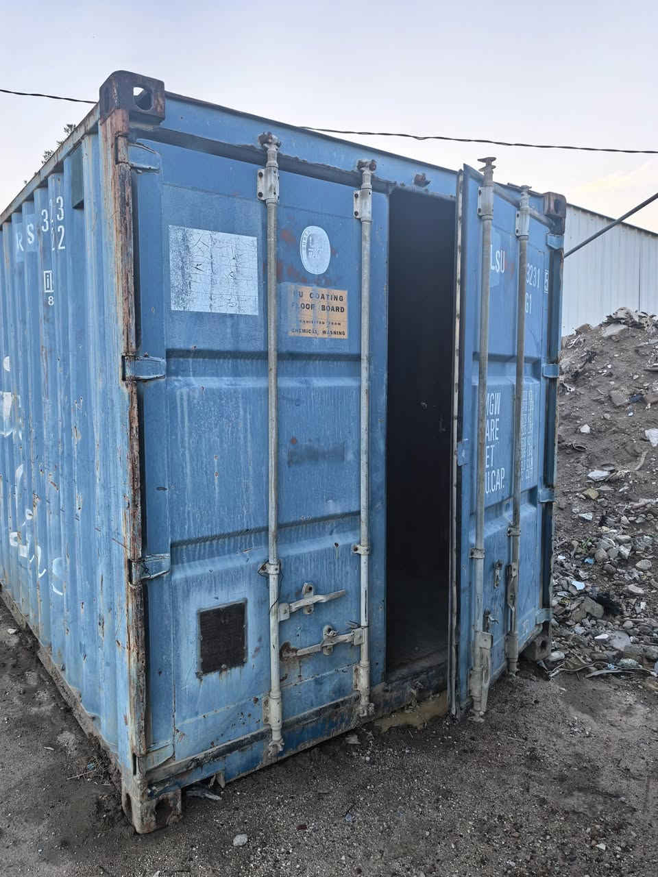 ياالله يارزاق 🧿🧿🧿 متوفر حاويات طول ٦ متر بلادية بنظافة ممتازة جدآ عنوانا النجف الاشرف الاستفسار ع الاتصال *********** 🧿🧿🧿
