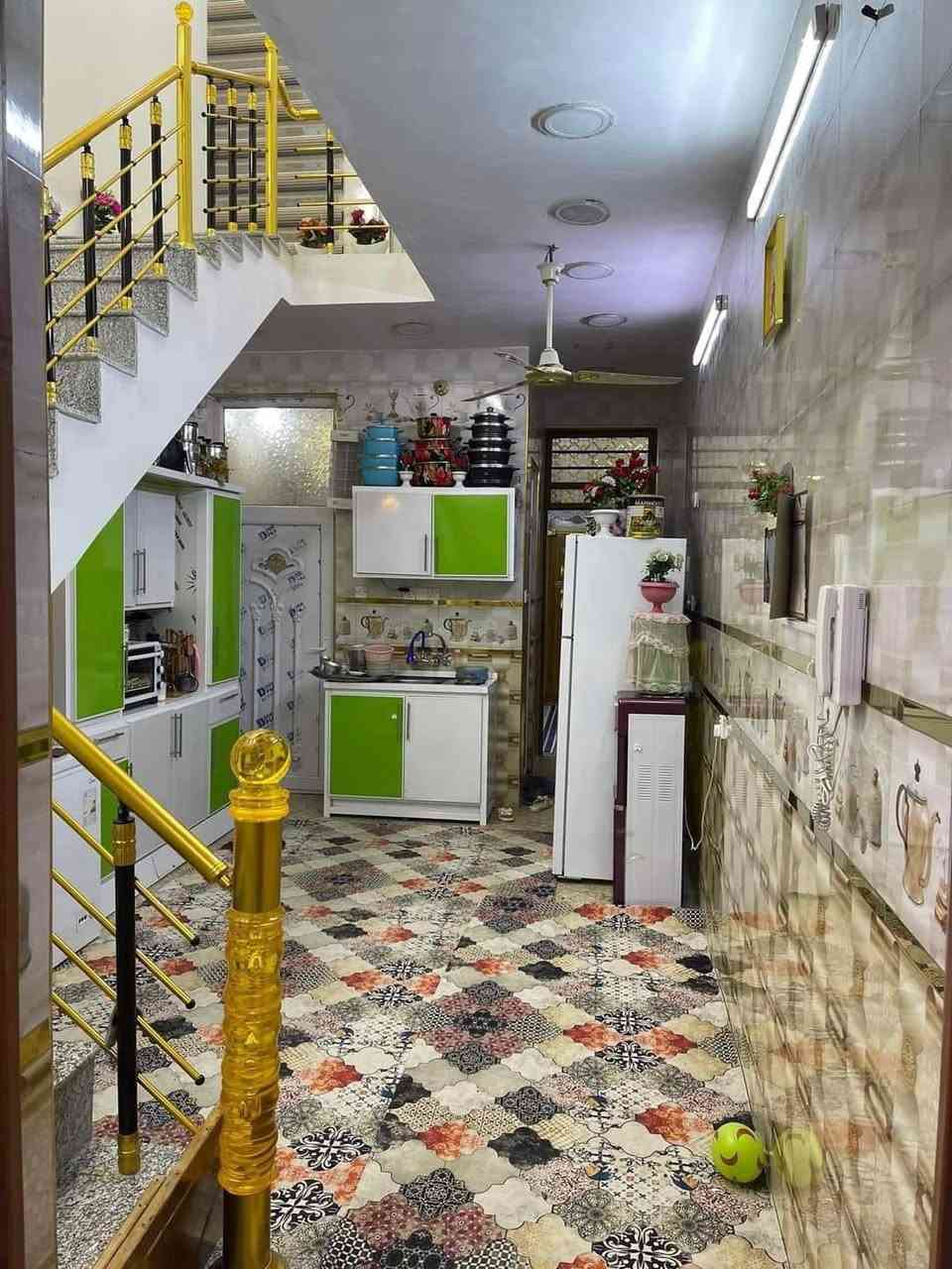 السلام عليكم نصف قطعة شرك قطاع 20 طابقين تحتوي على غرفة استقبال وثلاث غرف نوم وملحقاتها على ساحة قرب الحسينية الحيدرية بيع مستعجل لسبب ضروف خاصة السعر (145)
رقم الهاتف ***********
