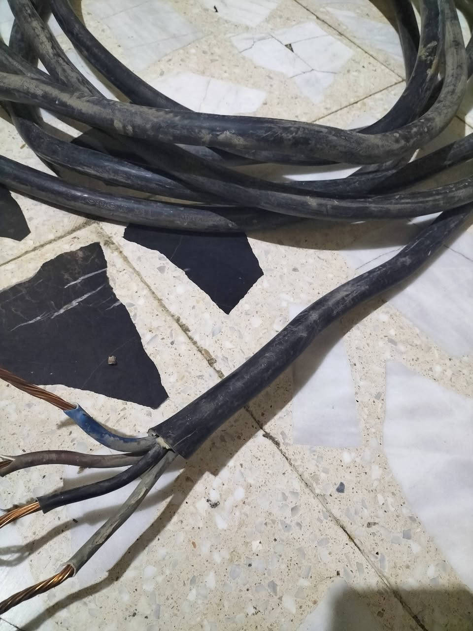 كيبل 13متر
16ب4 المكان بغداد
***********
