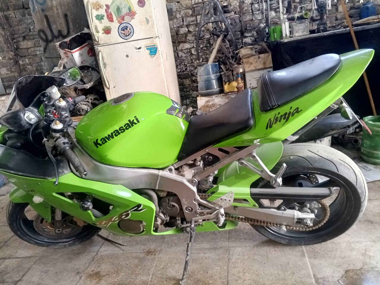 كاوسكي للبيع 2004 بدون اوراق مكينه هستوني كاص كرنكه يم شاكرين بس بيه دخانه ابيع عله وضعهه كهربائياته شغاله مكاني ديوانيه فلكه حي العصري سعره ب19وبيه مجال قليل مو شراي لا تعبني اخيك ما يعجبك سعر اعبر منشور بدون ما تكسر بلسعر ***********
