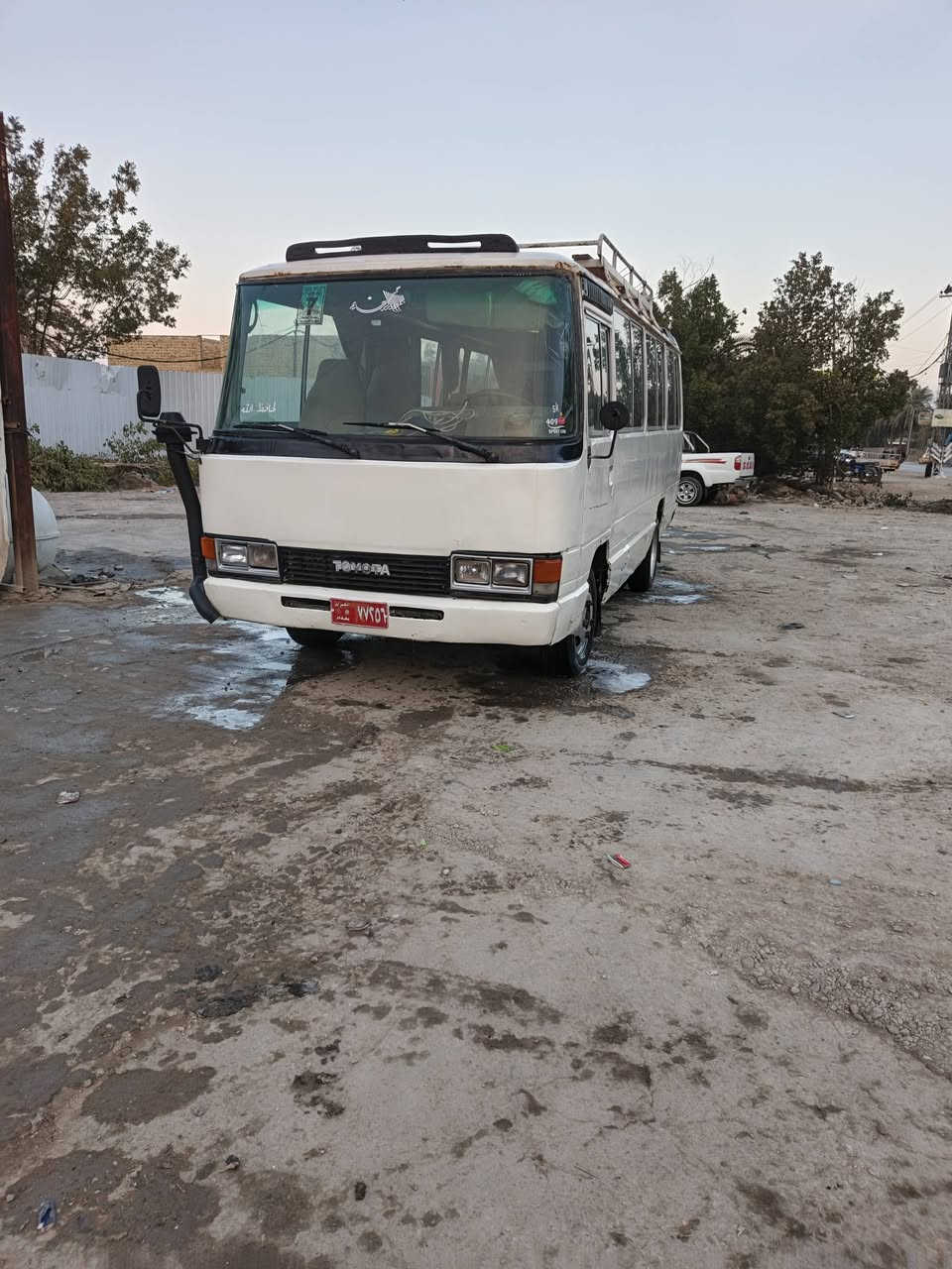 عليكم سياره كوستر عريض للبيع مكـينه ونجي حديث 2000مكينه وكير أحسن شرط الاستفسار فقط ع الخط ***********
