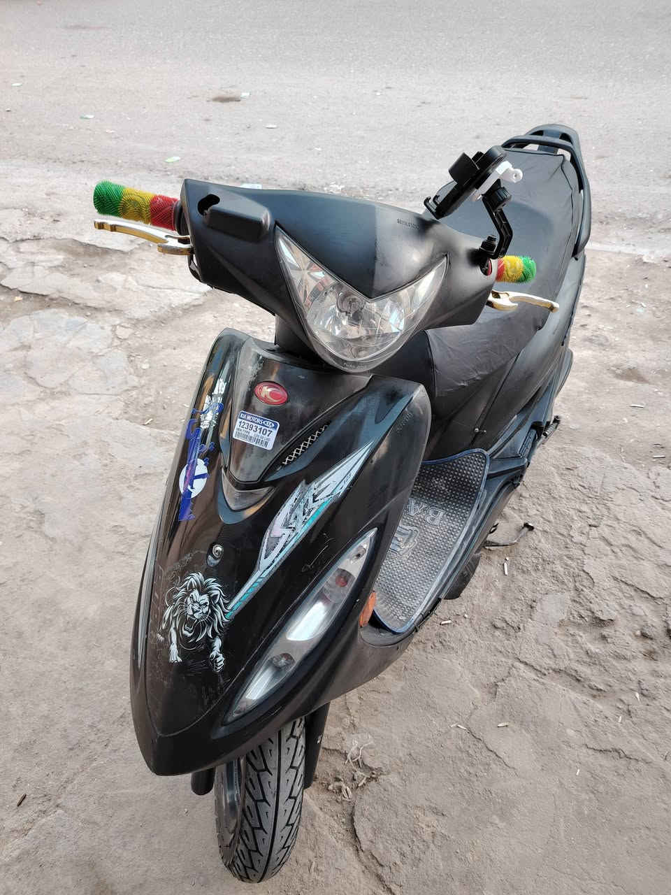 السلام عليكم
جي فور نظافه فول
مامفتوحه  السعر 700 وبيها مجال للشراي
***********
