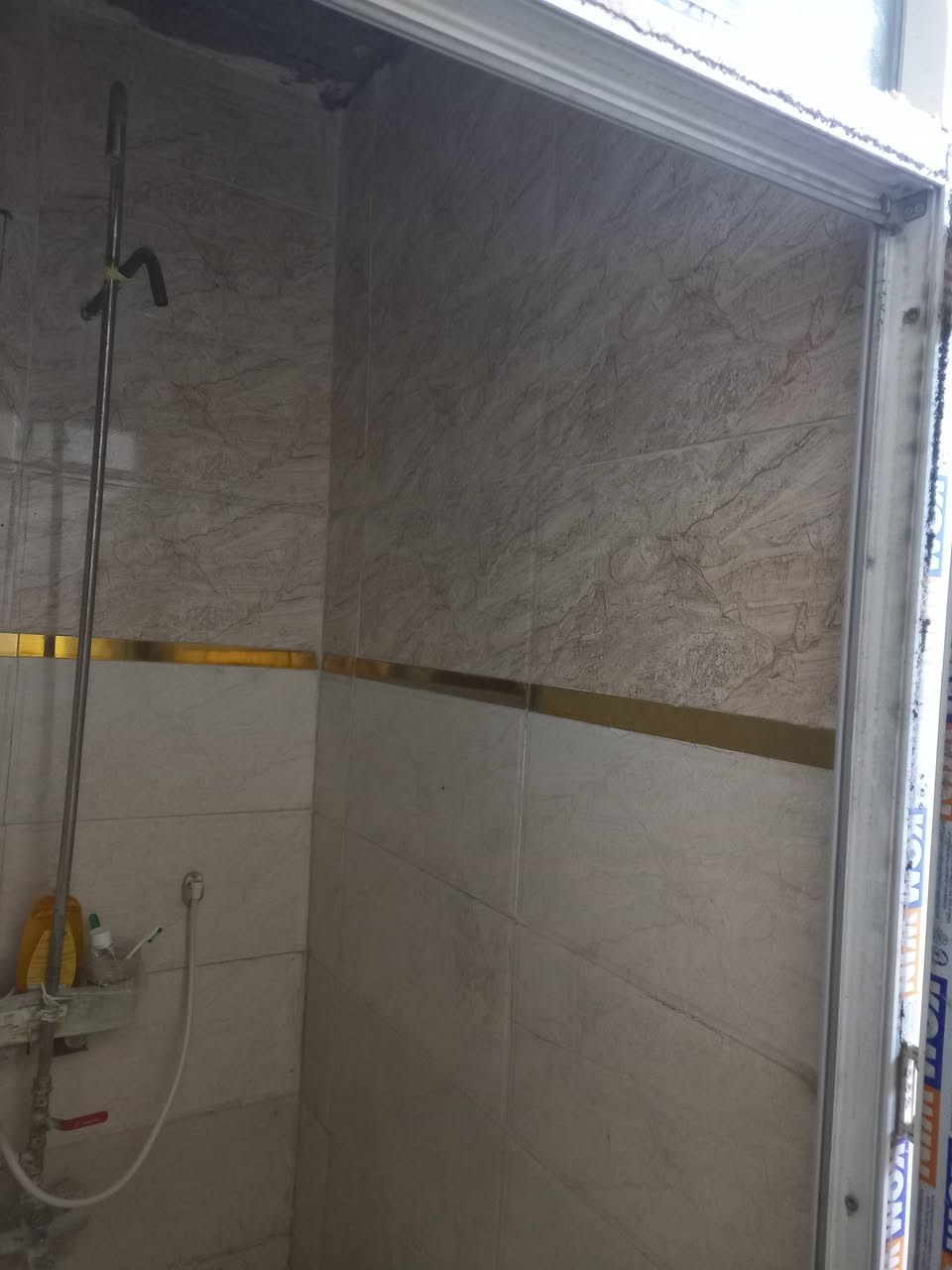 لسلام عليكم بيت للبيع  في الزعفرانيه  شارع الجواهري مساحته ٥٥ متر طابو زراعي سند ٢٥  الاتصال على الرقم ***********
