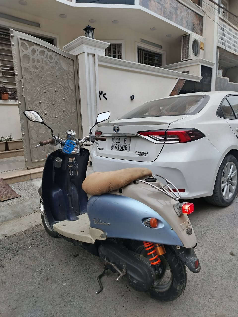 سلام عليكم اخوان دراجه للبيع كلاسك (عبد الحليم) دراجه نضيفه وشغاله وخير من الله السعر ٢٢٥ وبيها مجال بسيط العنوان بغداد الشعب ***********
