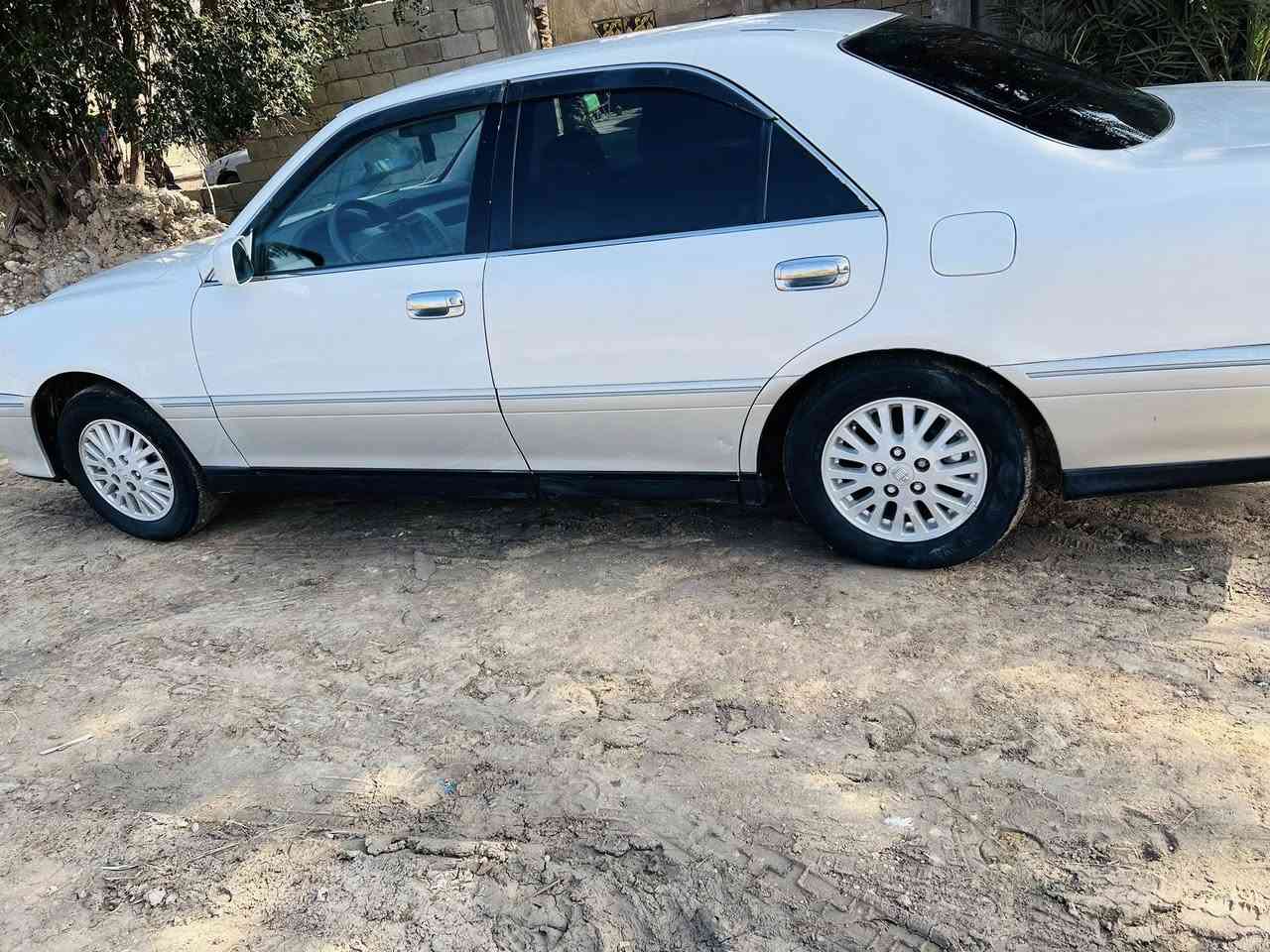 ملكه دخول جديد كصة جنطة متؤم ارقام وسنويه اصلي طبق الأصل مكينه ديڤور الكبير 
 كشنات كهربائيه
 ثلاجه 
ستيرن كهربائي
 تبريد ثلج 
اربع دكم
 شاصي 75 
حداديه تخم تاير سياره جاهزه للأخير 
السعر 35 وبيه مجال 
مكان الشطره ***********
