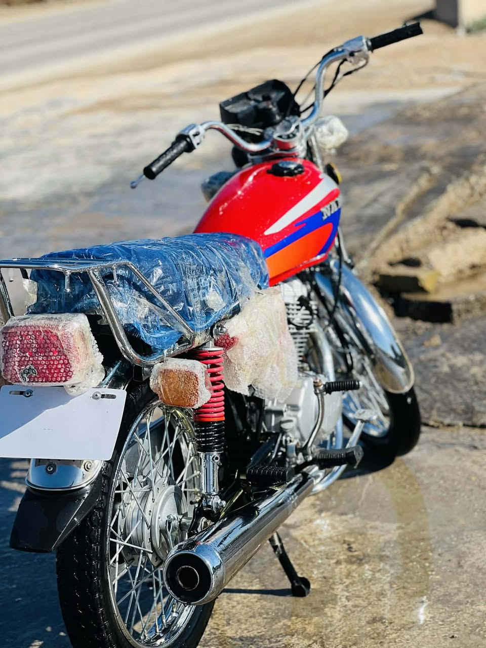 سلام عليكم دراجه البيع مديل 27 وراق سكنر زيرو دراجه مكاني واسط قضاء الحي شراي يدلل ***********
