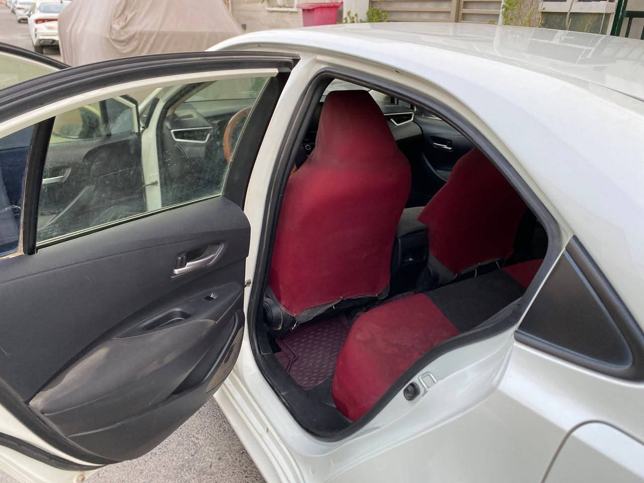 كورلاء وارد امريكي ابيض صدفي موديل ٢٠٢٠ شمالي بسمي سنويه ياباني اصلي رجاء لتعبني وتعبك لسيارة نضيفه ضرر جنطه وبيه شخطه من الباب الراكب ومصلح غراضه بلاد الحي الصناعي مواصله برغي واحد ممفتوح بيه ١٤٥ وبيه مجال حك الجيه مكاني حي الجهاد ***********
