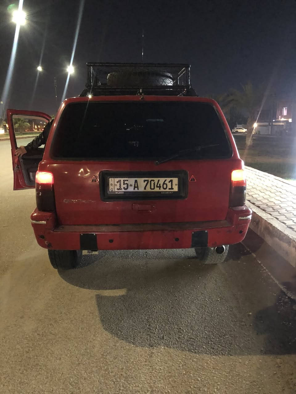 السلام عليكم جيب للبيع او مراوس حسب القناعه كير ومحرك تبريد وصدر وتخم تاير ويل سياره مال جناي وضع شركه سعر ٥٠ وبيه مجال مكاني الرمادي تاميم قرب جامعة الانبار  الاتصال بصاحب سياره ( *********** )
