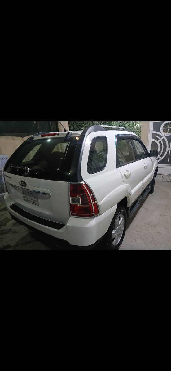 السلام عليكم 
سبورتج موديل ٢٠٠٩ خليجي بسمي مكينه ٢٠٠٠
بيه باب السائق مبدل مكينه كير صدر مكفول سياره جديده سعر ١٢٨ المكان قضاء بدره 
***********
***********
