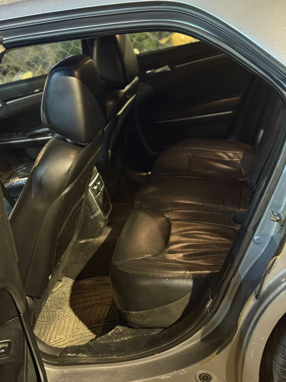 السلام عليكم لبيع وباما موديل 2015 لون سلفر رقم اربيل مميز السيارة بأسمي سنوية جديدة قبل شهرين مسويها مواصفات كندي تقريرها مرفق مع الصور ضررها جاملغات خلفية وجنطة السيارة نصبتها وشفتها حلوه مكينة وكير كفالة حدادية جديدة 
السعر 155 ورقة 

العنوان البصرة القبلة حي الجامعة 
رقم الهاتف ***********
***********
