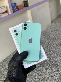ايفون ١١ عادي ذاكره ١٢٨  شرق اوسط  بطاريه ١٠٠  فيس ايدي شغال  سعره ١٨٥...