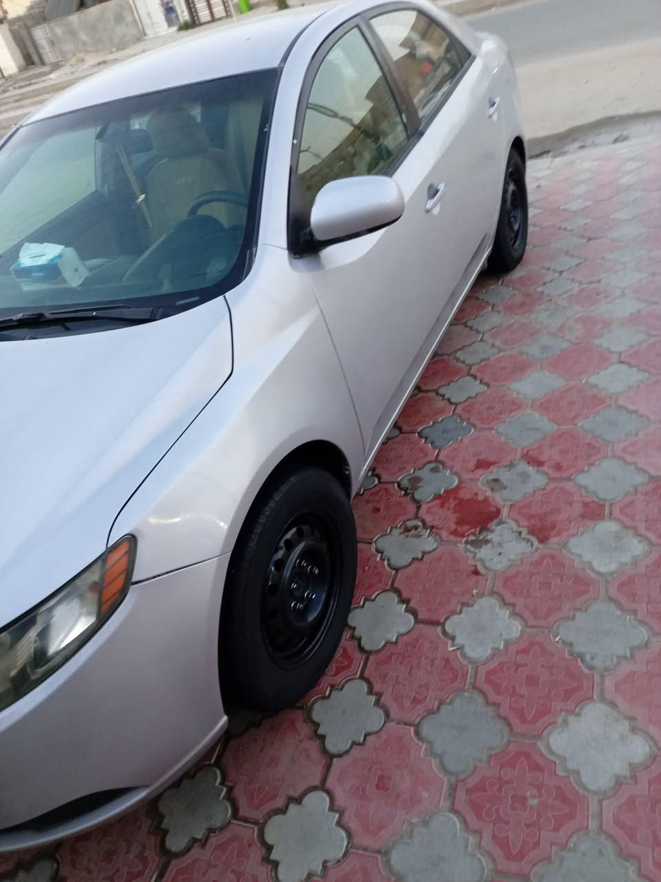 كيه فورتي 2011
مصبوغه عام جماليه فقط 
بيها جاملغ 
ارضيته جلد 
مكينه 2000دوش 
ماشيه 123ما تعبانه سياره 
ناصريه مركز 
***********
ما متواجد ع الفيس
