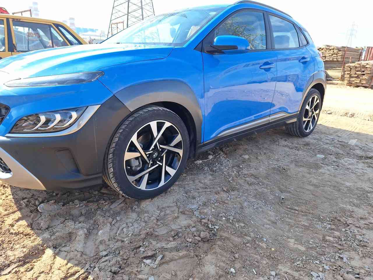 السلام عليكم هونداي كونا ٢٢للبيع فول مواصفات ١ع١ محرك رياضي ١٦٠٠تيربو حادث بنيد فقط بدون دواخل جاهزه من كلشي  مكاني العماره ***********
