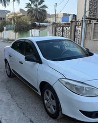 رينو ٢٠١٣ بيها قطعتين ونص تقريبا صبغ السيارة كلها شرط محرك كير طخم اما...