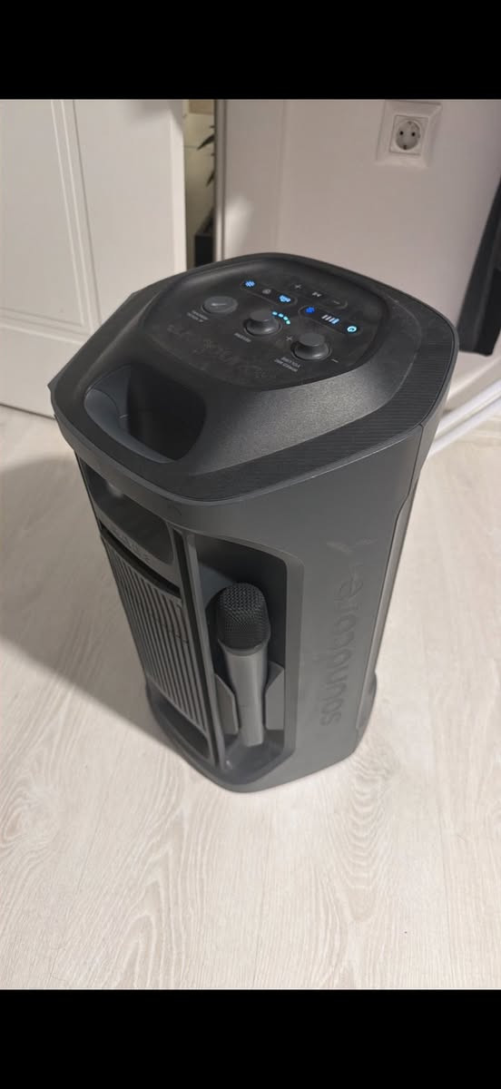 للبيع سماعة انكر Ankar rave 3
مشتريها من عين الفهد قبل 6 شهور

- صوت قوي بقدرة 200 واط
- ميكروفونان لاسلكيان مع جهاز تحكم عن بعد
- إزالة الصوت فقط بالذكاء الاصطناعي للغناء 
- معادل صوت مخصص: BassUp، معادل صوت احترافي مخصص
- مُشغّل حفلات مدعوم بالذكاء الاصطناعي
- تصنيف الحماية من الماء والغبار: IPX4

او مراوس ويا سماعة تكون 200w و محتاجها وتر بروف قوي ipx6-7

سعر الجديدة بلوكالة حالياً ب 525 الف 

واتساب او اتصال ***********
