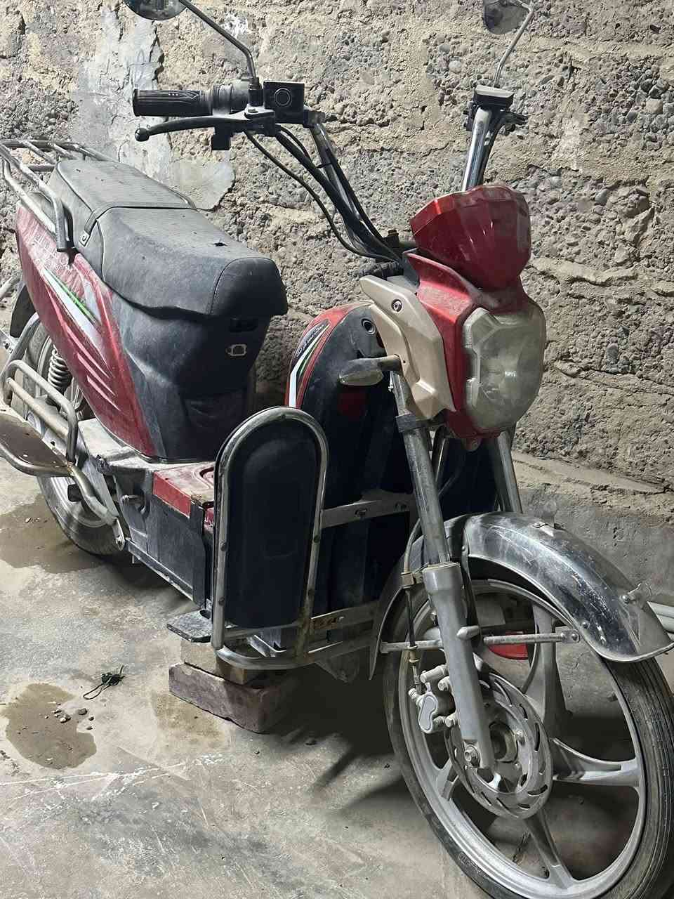 مابعد السلام اخوان دراجه شحن بالنايلون مستعمله شهرين فقط ونتركتً معوزه بطاريات فقط كامله سويجات بصمات ثنين فقط بطاريه ٣٥٠بيها مجال


**إذا كنت صاحب هذا الإعلان وتريد حذفه لأي سبب، رجاءا أرسل رسالة إلى الدعم الفني**