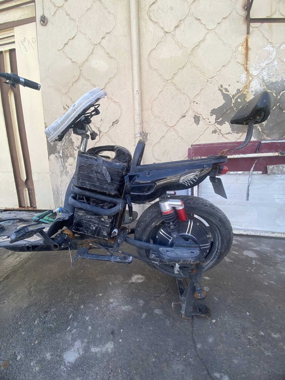 دراجه شحن للبيع ادفع سعر عجبني ابيع بيها بطاريه وشاصي ما بيها كلشي رقم صاحب *********** بي واتساب
