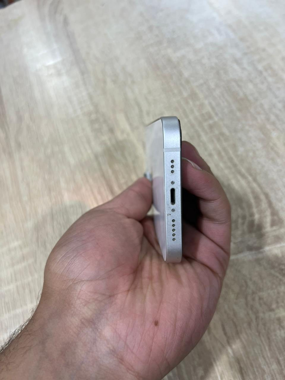 سلام عليكم آيفون ١٣ العادي للبيع ألون ابيضّ الذاكرة ١٢٨ الجهاز شرق اوسط كامل الملحقات شخط مابي السعر ٤٢٥ مكاني كربلاء للتواصل ***********
