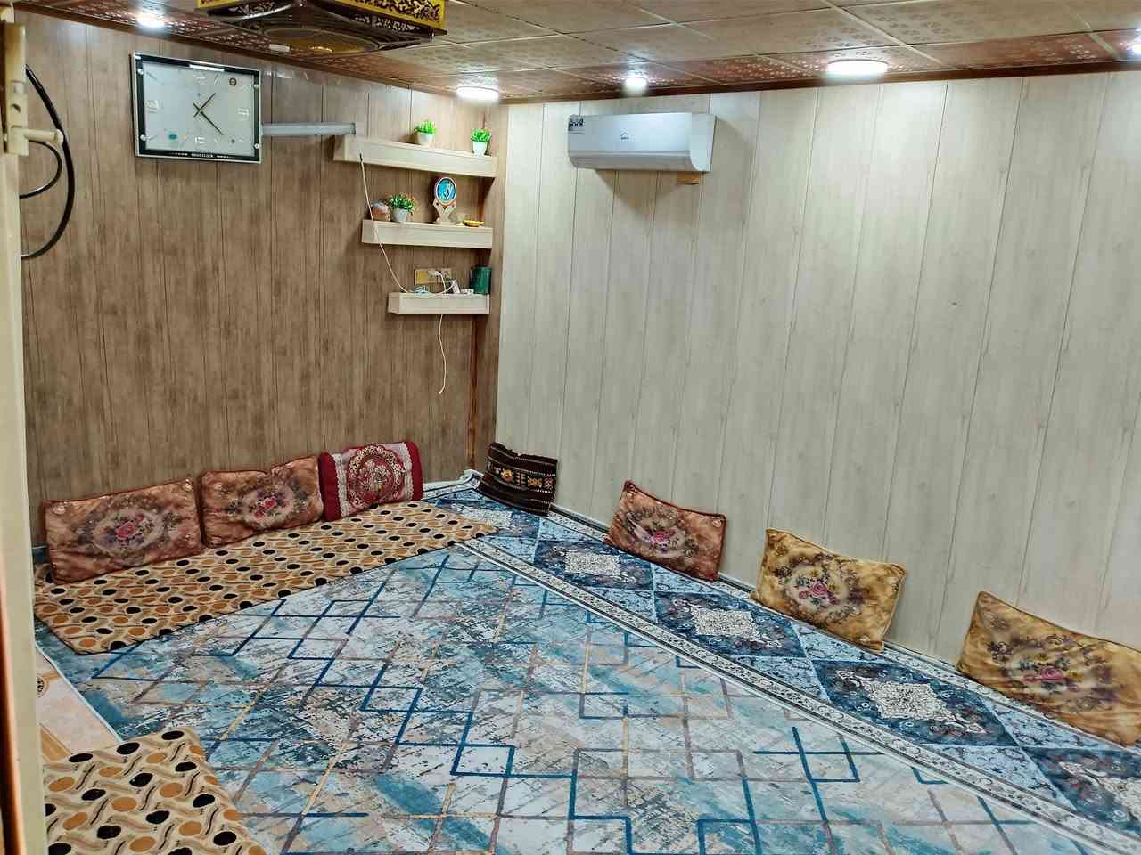 دار للبيع مساحه 100متر طابو زراعي سند 25 قرب مدرسه الحمزه فرع عدي السعدي ابو  الشتايكر يحتوي على طابق ثاني فيه مخزن عازل للغراض+غرفه ويوجد تبليط+ مجاري داخليه و خارجيه يبعد عن الامام الحمزه 300متر السعر 55وبيه مجال بسيط الاستفسار عله هاذه الرقم ***********
