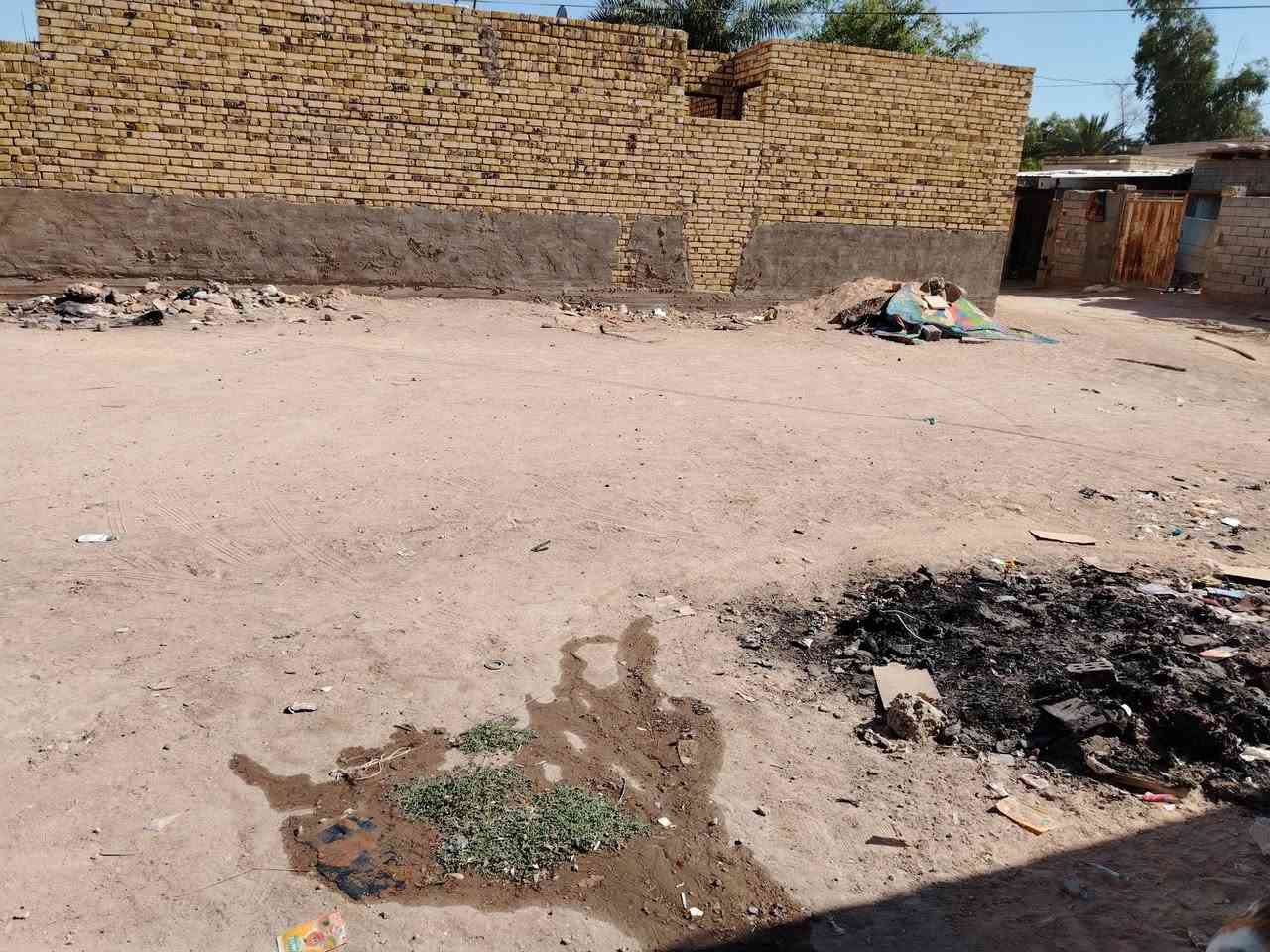السلام عليكم عرصه للبيع مساحه ١٥٠ متر بالكوفه أرض زراعي قرار محكمه وسند ٢٥ با ١٢ مليون بيها مجال استفسار عبر واتساب***********
