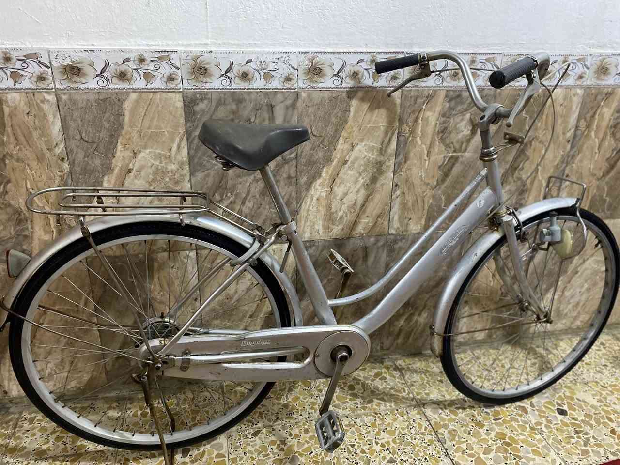 بيسكل بناتي ياباني حجم 26باله كله كامل وشغال بلادي السعر 95 شراي اتصل مكاني قطاع 28 رقمي ***********
