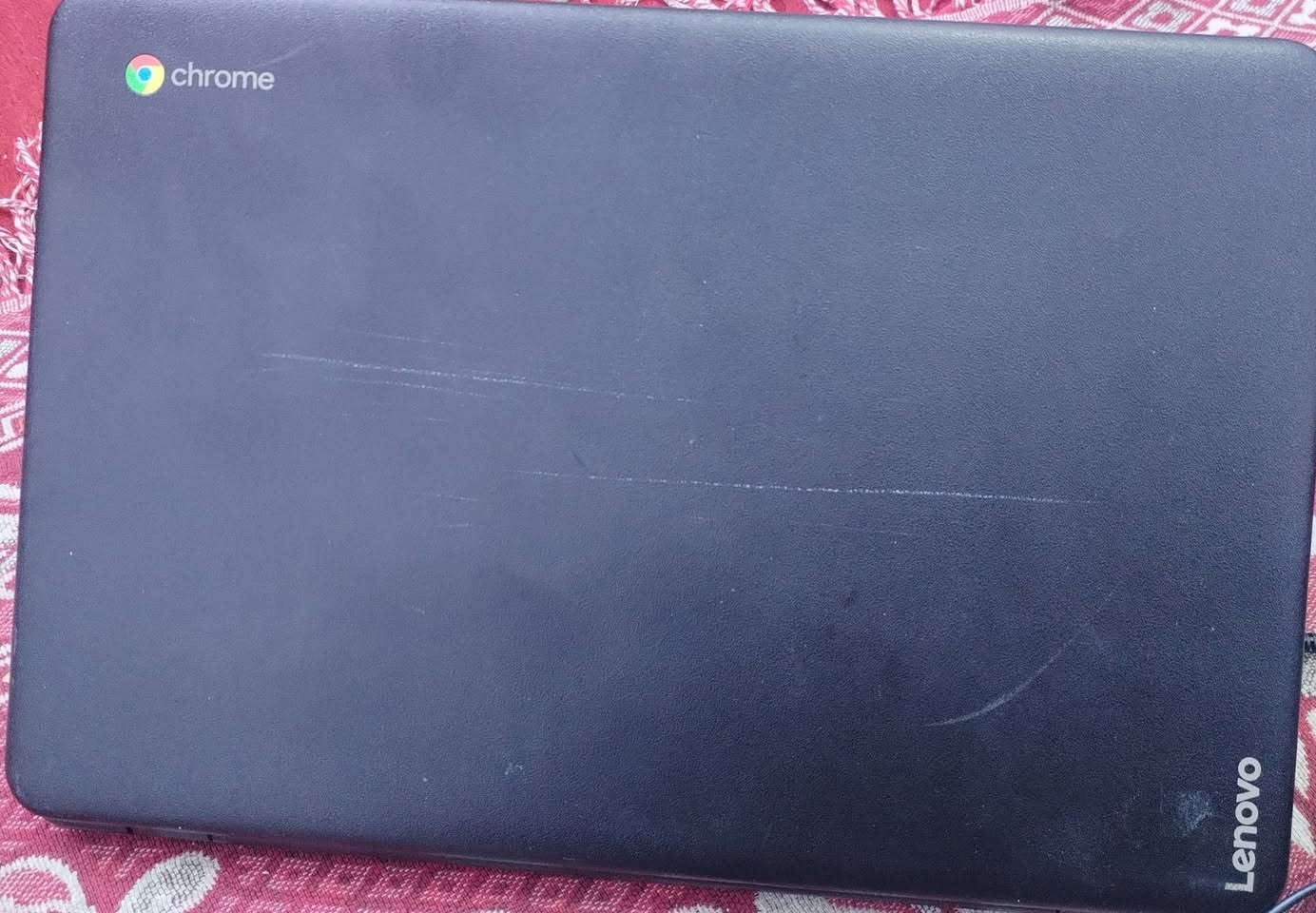 السلام عليكم ورحمه الله وبركاته
لابتوب للبيع السعر 75 وبيه مجال. 

ماوس وشاحنة كلشي كامل مابيها لافطر ولاكسر وشحنها كلش زين وتشغيلها مثل مموجود كدامكم. 

للتواصل واتساب / ***********
