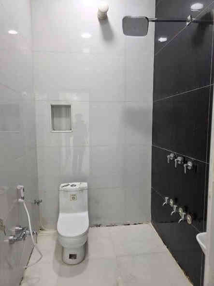 يالله سلام عليكم واسعد الله اوقاتكم
 ***********
الاعلان اليوم تحفه

دار سكن قاطين للبيع بناء 2025 
مو بيت عباره عن فيلا ماشاء الله 
يتكون من 6 غرف منام وديوان 

جنس العقار طابو ملك صرف زراعي بسم عراقي اصولي سند ٢٥

#المساحه200 متر 

يحتوي القاط الاول على غرف منام 2 كل غرفه بيها حمام 
و ديوان كبير
و مطبخ 
او مناور
و صاله و وصحيات داخلي وخارجي 
وگراج 
اما القاط الثاني يحتوي على غرف منام 4 اثنين منهن بيهن حمامات 
بلاضافه الى صاله وصحيات 

العنوان بصره أبي الخصيب البهادريه جهة الشط قريب  على سايدين داخل 
موقع راقي 😎 

جميع الخدمات متوفره ماء كهرباء شارع تبليط 10 متر 
شغل البيت كله درجة أولى

السعر 220 مليون  و بي مجال للشراي
للاستفسار تصل ***********
