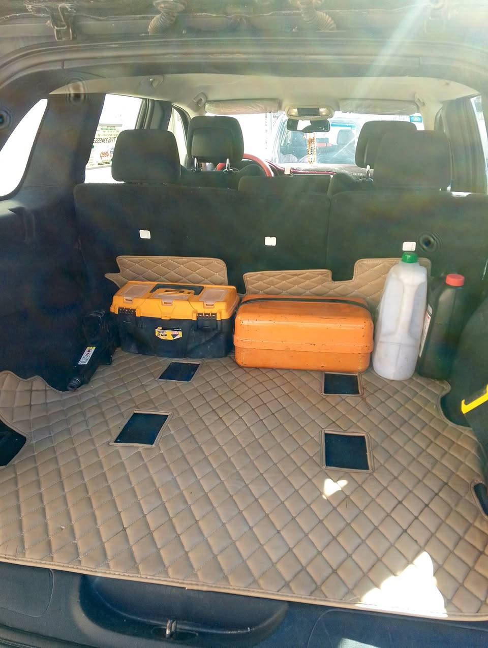 السلام عليكم جيب لاريدو 2011 للبيع كلين حادثه سرقه 3 قطع بجم كبس تخم تاير حداديه محرك كير تبريد مكفوله من كلشي بسمي رقم بغداد السياره ما عوزه برغي مال جناي كله جديد السعر 155 وبيه مجال قليل مكاني بغداد الحريه ***********
