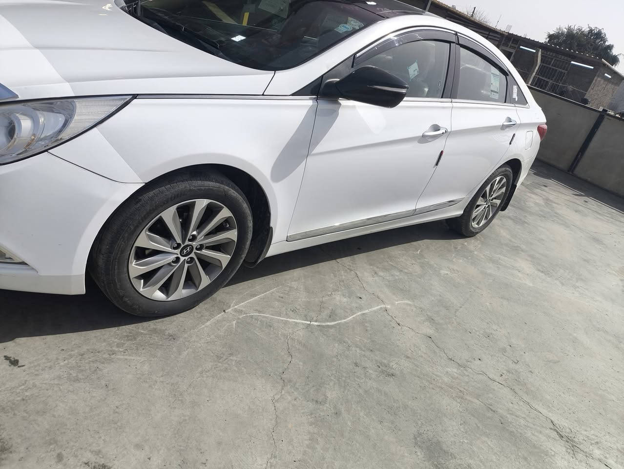 سوناتا 11 خليجي
فول مواصفات 1/1
بصمة تشغيل
بصمة ابواب 
بنوراما طكتين 
كشن كهربائي 
شاشة 
كامره دواره
ويل كروم 5
تخم تاير 
صدر امامي خلفي شركة موبس 
بجم محدث 14
زنون عالي ناصي
كفاله عامه من الرقم للرقم عدا الملاحظات البسيطه الموضحه بالسونار 
باسمي سنويه لل31
مكان السيارة /شمال بغداد /العبايجي
السعر 135
***********
