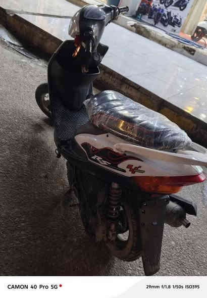 ماكس منغولي ما مفتوحه ماشيه ٧٥ ألف كامله مكمله من الكهربائيات للمحرك بس لهندر عوزه هلال شغلته بسيطه كهربائيات وسلف شغاله الدراجه نكره وحده وهذا رقمي الشراء  *********** وشرط اخذك الوكيل اكاتبك عليها عمارة
