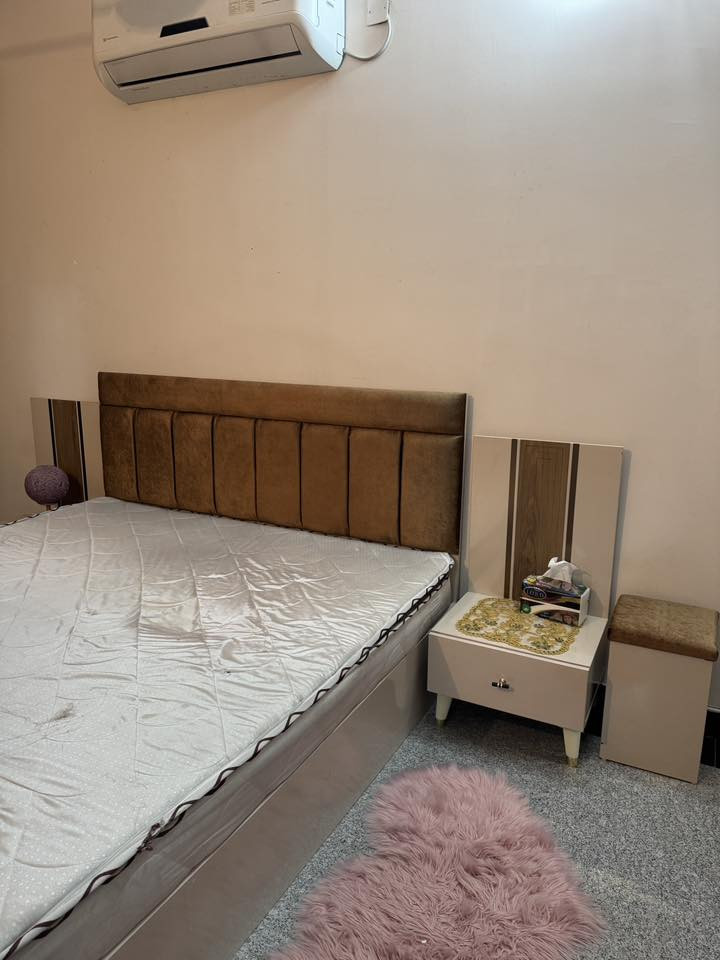 للبيع مستخدم .. غرفة نوم ٦ قطع… السعر ٥٠٠ الف …***********
