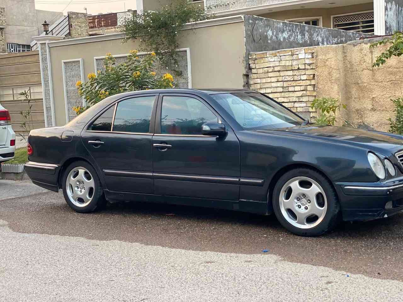 السلام عليكم مرسيدس مديل 2000 رقم اربيل بسمي السيارة على أديه صار عندي 5️⃣ سنوات اني صبغتها بدون ضربه او طخه جماليه فقط السياره بيها غرفه ثانيه مالتها البلاديه احتياط مري شفط فتحه مكينه V 6 منظومة تبريد جديده السياره ما ناقصها شي مكان السياره بغداد *********** السعر 115 وبيها مجال بسيط ما متواجد ع الفيس
