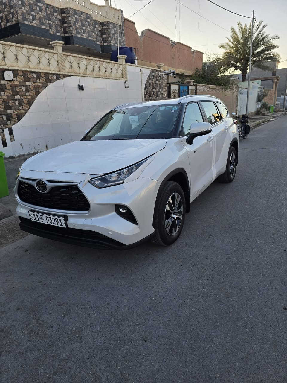 هايلندر للبيع موديل 2025 GLE شركه عبد اللطيف فتحة سقف رقم بغداد بعدهي جديده مكفوله من اي شي كفاله عامه اخت الزيرو  ماشيه 2500 فقط للاستفسار اكثر الاتصال على الرقم ***********
