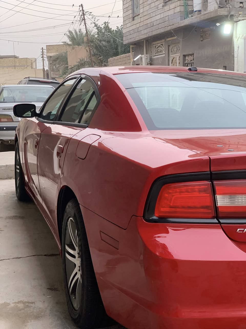 سلام عليكم مايعجبك المنشور اعبره وادعيلنه بل رزق
جارجر 2012 طماطيه وارد كندي السياره كفاله عامه فقط بيها الجاملغ الامامي مصبوغ جماليه ولباقي كله مكفول
 السعر 175 وبيه مجال بصيط السياره عليها ادامه كامله جديده امعنى الكلمه 
مكينه وكير جدد 
حداده 100‎%‎
تبريد ادامه كامله
كشنات مخمل جدد
داخل اسود
ويل خليجي اصلي
تخم تاير 
كهربائيات كله شغاله
ادامه كامله للسياره 
سنويه ولوحات جدد 
تحويل ثاني يوم 

*********** البصره الزبير
