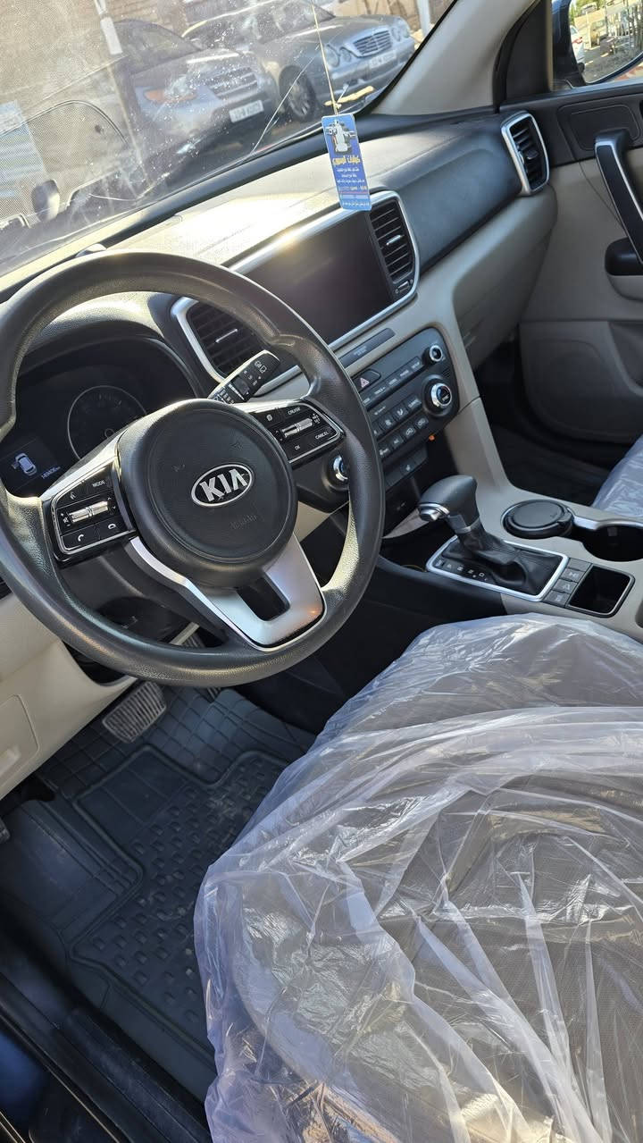 السلام عليكم
سبورتج للبيع موديل ٢٠٢١وارد امريكي العداد ١٤٩ قابله للزياده رقم اربيل دولي صبغ جاملغ وتعديل بحافت البنيد نص فول تبريد خلفي كشن السائق كهرباء مري شفط السعر ١٧٠ وبيها مجال قليل العنوان بابل المحاويل ناحية الإمام 
***********
