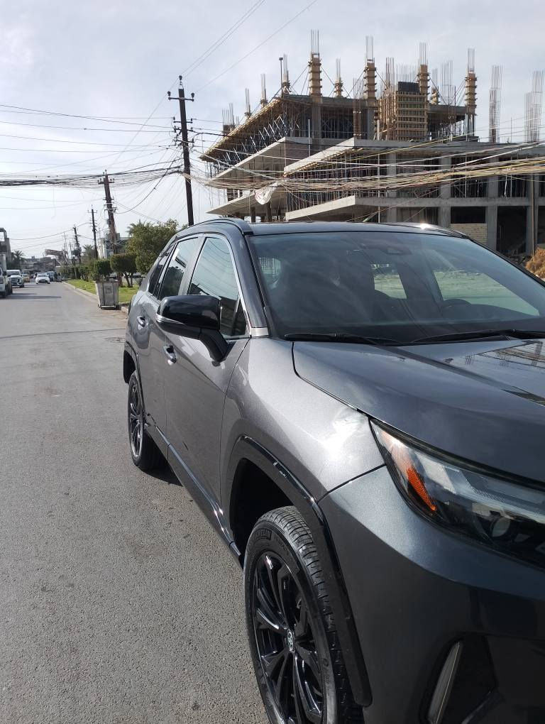 السلام عليكم ... للبيع
تويوتا / راف فور هايبرد 2024
( بنزين وكهرباء ) مرقمة بغداد جديد 
العداد /  9450 ميل
الأيرباكات كلها سليمة عدا واحد جانبي 

اللون / رصاصي نفطي والقمارة اسود (تو كلر) 
فتحة سقف سلايت
لايت لد وبروجكترات لد 
قطعتين تبريد تحكم خلفي منفصل
جنطة كهرباء 
كاميرا خلفية 3 وضعيات
ثلاث انظمة للقيادة اقتصادي وطبيعي وجبلي 
هاند بريك دكمة 
كراسي الامامية تدفئة والستيرن تدفئة 
فور ويل 
رادار امامي
رادار جانبي 
نقطة عمياء 
كشنات جلد 
الكراسي الامامية كهرباء
تحكم ستيرن فول 
شاشة كبيرة تدعم كاربلي
تحديد مسار 
تحديد سرعة 
مانع انزلاق
فتحات usp امامي وخلفي 
بصمة تشغيل ودخول ذكي 
اوتو هولد 

الحادث موضح بالصور .. بدون صبغ بدون تبديل والايرباكات سليمة عدا وحد جانبي طاك 
السعر 23500$$$
العنوان المنصور 14. رمضان 
للأستفسار *********** واتس ابو محمد
