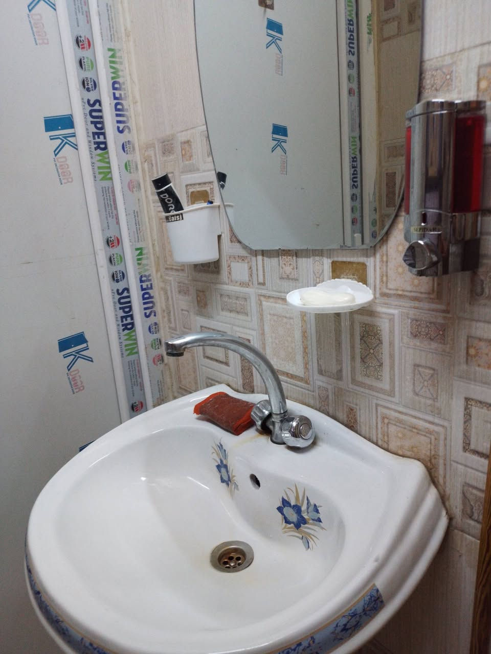 بسم الله الرحمن الرحيم..
بعد عودتي من السفر اعيد النشر 
دار مؤثث للايجار في كربلاء حي الكرار مقابل مستشفى الكفيل تقريبآ على سايدين الجاير ..طابق واحد غرفة وصالة ومطبخ وصحيات داخلية وخارجية ومنور خلفي وطارمة أمامية صغيره مفروش كاربت مع خط مولدة وسبلت تدفئة تبريد للمعلومات الاتصال عالخاص أو ***********
