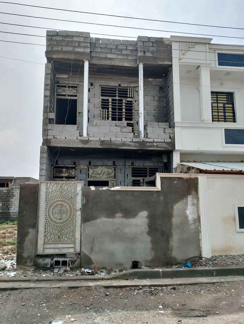 سلام عليكم يوجد مشتمل مساحه 100 متر السعر 35 وبي مجال رقم الهاتف ***********
