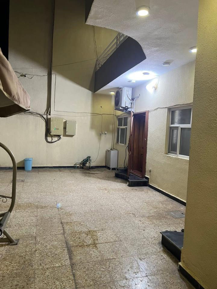 السلام عليكم.

***********

 

للبيع بيت ف بغداد الراشدية مركز الناحية المراسمة.  مساحة 200 م واجه 12 م

طابو زراعي سند 25

واجه 12 م فية  5 غرف نوم     نظام اسويت    استقبال 8X4 صاله كبيرة مطبخ حار بارد     تفاصيل اكثر داخل الفديوو

***********
