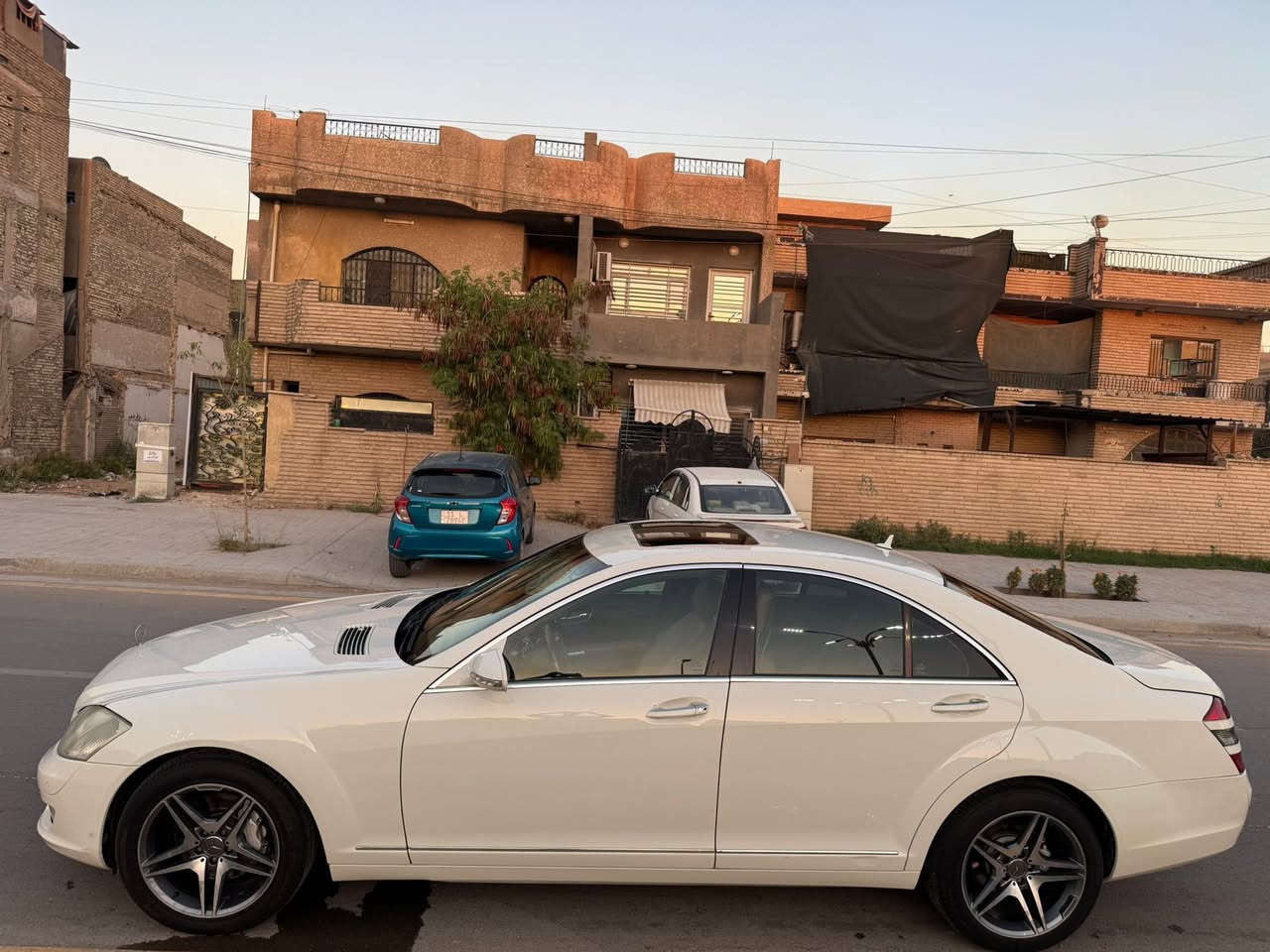 السلام عليكم اخوان الغوالي 🇩🇪🇩🇪
⚔️النظيفه لتقارنه بل تعبانه 
⚔️مارسدس Mercedes S class 350 وارد يابان 🇯🇵🇯🇵
⚔️السياره ماشيه 160 الف كم يعني نضيفه 📟📟
⚔️الموديل 2007
⚔️الون ابيض مكفوله صفاحه موس شركه فقط دعاميه خلفيه
⚔️محرك 3500 CC⚙️⚙️
⚔️كيرتبترونك عصا 🔜🔚
⚔️سلايد روف طكتين 
⚔️اشاير بل ميري والمري شفط 
⚔️حساس امامي خلفي 
⚔️كامره خلفيه 📷📷
⚔️لايت عالي ناصي زنون 💡💡
⚔️ويل كب نجمه AMG حجم 18 🛞🛞
⚔️تخم تاير جديد 🛞
⚔️زراك لايت 🚿🚿
⚔️ بصمه ابواب وتشغل معا غلق السلايد والجام من البصمه
⚔️ناظور ليلي 🔭🔭
⚔️كشنات اماميه كهرباء وتتفئه خزن 🛋️🛋️
⚔️كشنات جلد اسود مغلفه للجماليه مشمشي 
⚔️برده خلفيه كهرباء 🥅🥅
⚔️شاشه وسطيه 
⚔️كارت رام بل جكمجه 
⚔️سيدي جنجر 🔊🔊
⚔️ستيرن كهرباء تحكم جهتين كروس سرعه 🎮🎮
⚔️تبريد ثلاث قطع ثلج ❄️❄️
⚔️نظام جوبلس اربع وياله جديد 
⚔️السياره باب قصير 
📞📞📞رقم الهاتف ***********📞📞
💶💶سعر السياره 172 ورقه وبيه مجال للشراي 💶💶
               🇩🇪🇩🇪العنوان بغداد الغدير ساحة ميسلون 🇩🇪🇩🇪
