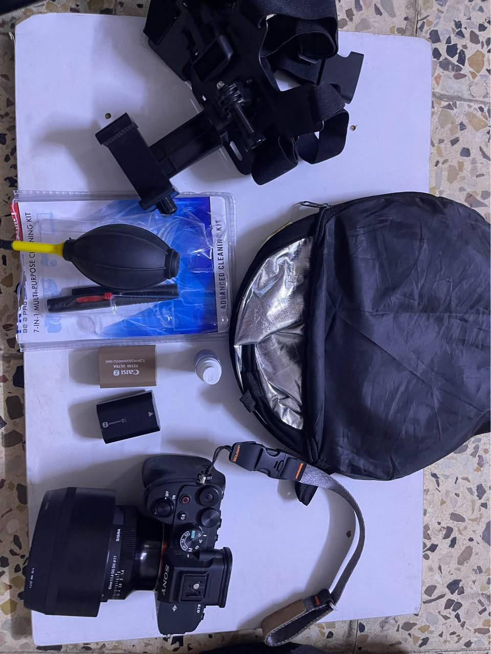 كامرة سوني a7iv + عدسة sigma 85 1.4
طبعاً الكامرة والعدسة غنيات عن التعريف
بطاريات عدد 2 وحدة بيها منفذ Type c
رام 128 سان دسك
وجنطة ام الرمز
اضاءة RGB مع ستاند الإضاءة تجاري
كاتريدرات + رفلكس عاكس للأضواء الطبيعية 
مع يلك التصوير / يعني عدة كاملة تاخذها كبل تطلع تصور 
ملاحظة الكامرة شبه جديدة وكراتين الغراض كلهن موجودات والشتر معابر ال 15k 
سعرها اربع ملايين و 750 الف وبيها مجال بسيط للتواصل موجود خاص وموجود واتساب *********** بغداد, العراق
