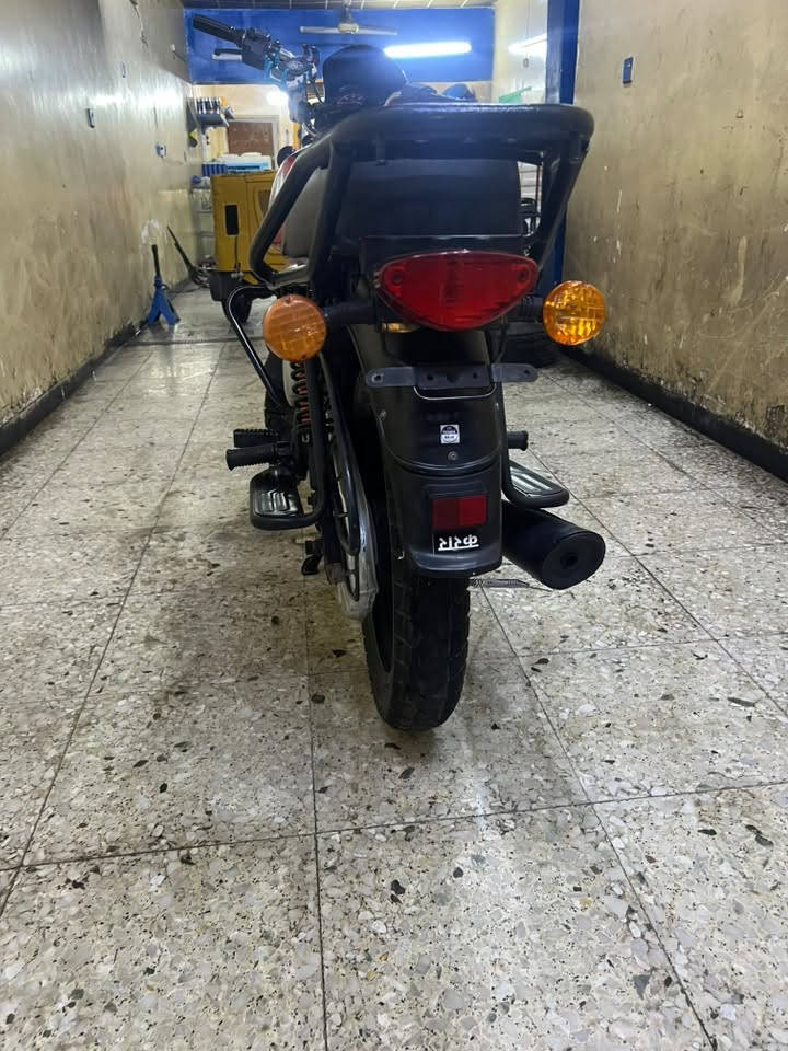 سلام عليكم بوكسر 21    دراجه حيل نضيفه. أوراق. مو رقم اوراقه كامله اكفله الك إذا ما تترقم. ترجع. جفتته. جديد بوشه وبستم.  شركه. سً ١١٥٠ وبيه مجال. ***********💕
