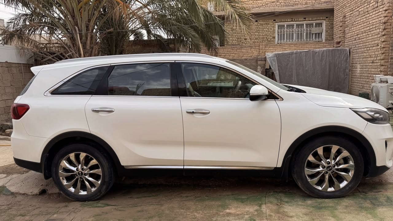 سلام عليكم 

 للبيع كيا سورنتو 2018 كفاله عامه 
مكان الديوانيه 
سياره ماشيه 179 الف 
كفاله من ضربه وكير ومكينه 
***********
