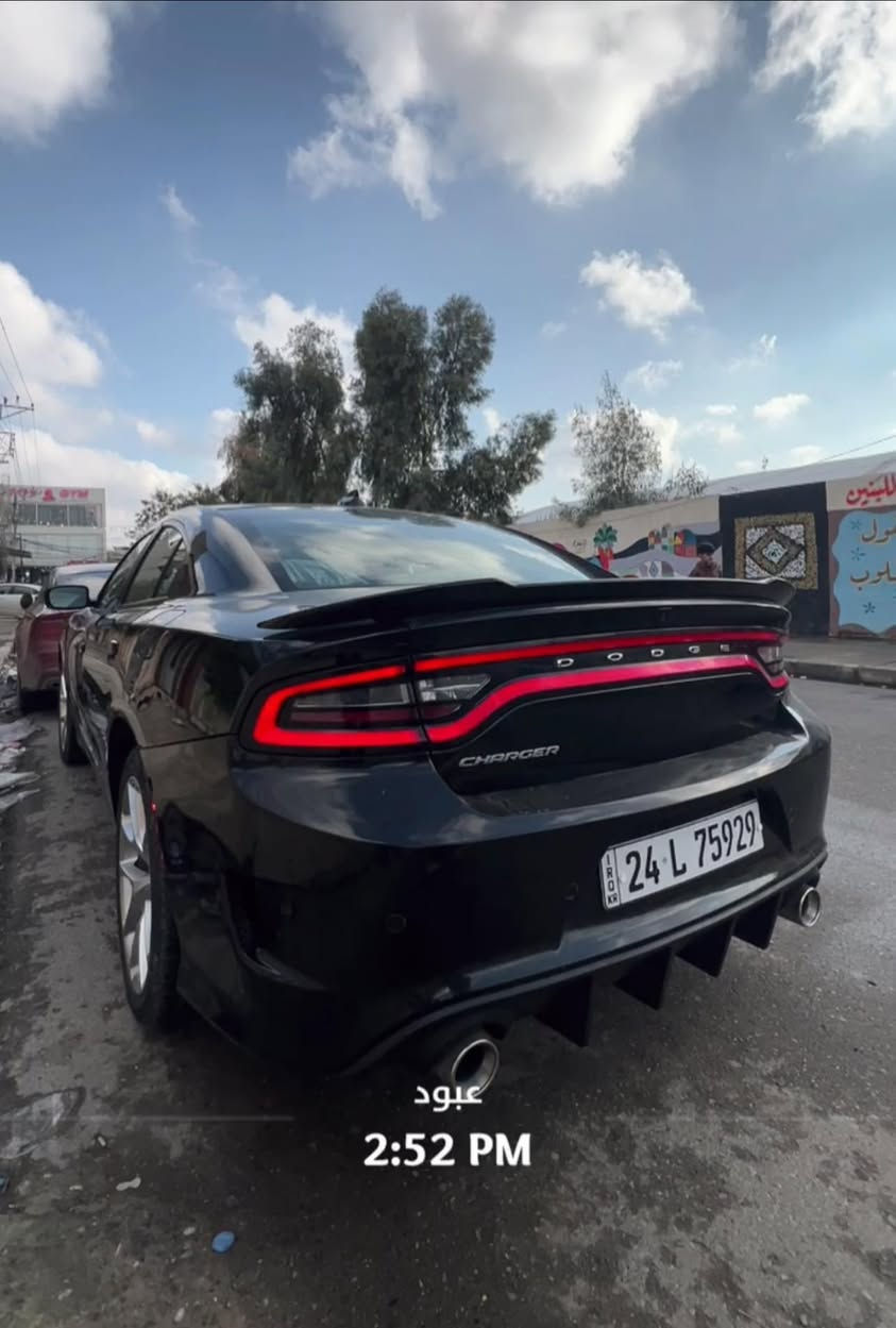 جارجر للبيع 2023 
رقم وسنويه كلو جديد اب اسمي 
SXT 
ماشيه 52 
بدون صبغ تبديل قطع ثنين اصل شركه 

‭0771 972 3418‬
