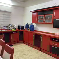 كاونتر المنيوم جديد • مبطن خشب ثقيل • ٧متر