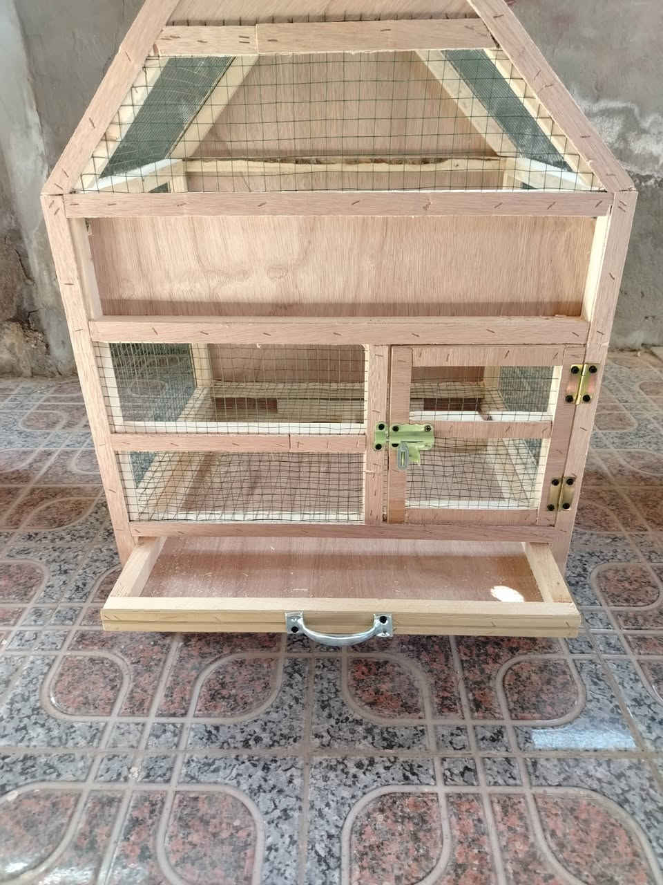 قفص بلابل قياساته
عرض 60
نزال 50
ارتفاع 95
يحتوي على مجر تنضيف 
السعر 30
للاستفسار الاتصال او مراسله الصفحه ***********
