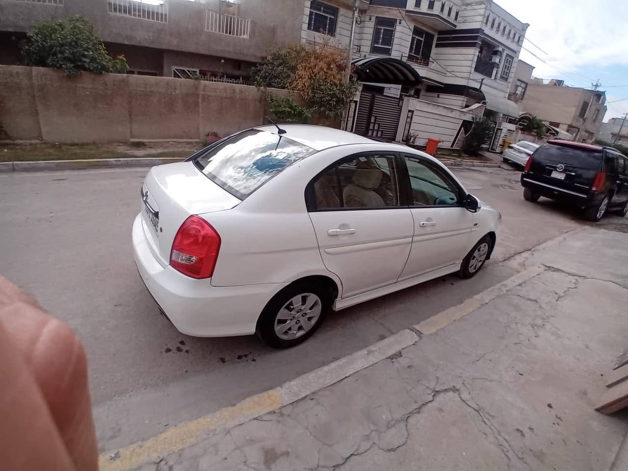 اكسنت موديل 2011 

محرك وكير كفاله 

سلايت محرك 1600 دوش ماشيه 76

السيارة نظيفة بيها طخات بسيطه 

هزه وسنويه ورقم جديد بسمي 

تدفئة تبريد وكهربائيات كله جديد  تخم تاير صدر جديد

مكان السياره بغداد الدوره شارع ابو طياره 

السعر 87 بيه مجال 

رقم الهاتف ***********///***********
