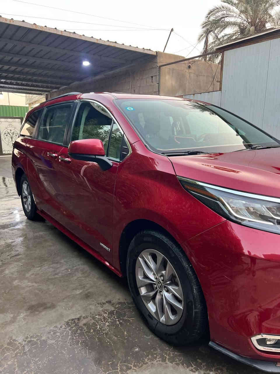 السلام عليكم 
للبيع أو مراوس بسيارة سعرها أقل
تويوتا سينا موديل 2021 فئة XLE فول مواصفات هايبرد
رقم بغداد تحويل مباشر
السيارة ماشية 58 ألف مايل حقيقي
سيارة بيتية نظيفة جدًا

المواصفات:
• فئة XLE فول 1/1
• 8 راكب
• أم السبير (عكس) بعض السيارات
• صيانة كاملة وتخم تاير وفلاتر ودهن بالشركة
فتحة
اوبواب كهرباء +ابواب ذكية تفتح عند الاقتراب
كراسي ٢ كهرباء+ تدفئة كراسي 

الضرر:
• جاملغ خلفي مصبوغ فقط وسونار وصور ضرر مرفقة بالمنشور 
• بدون أيرباك

الــســعــر 265 ورقة وكلشي اكو بالسوك لاتقيس على المهجوم والماشي والطاك الايرباك 

للتواصل /***********
مكان السيارة الانبار الرمادي او بغداد الشعب
